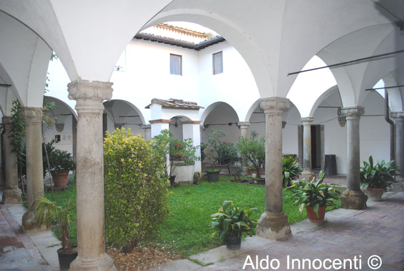 GALLIANO: CHIOSTRO DELLA CHIESA DI S. BARTOLOMEO 1' IMMAGINE